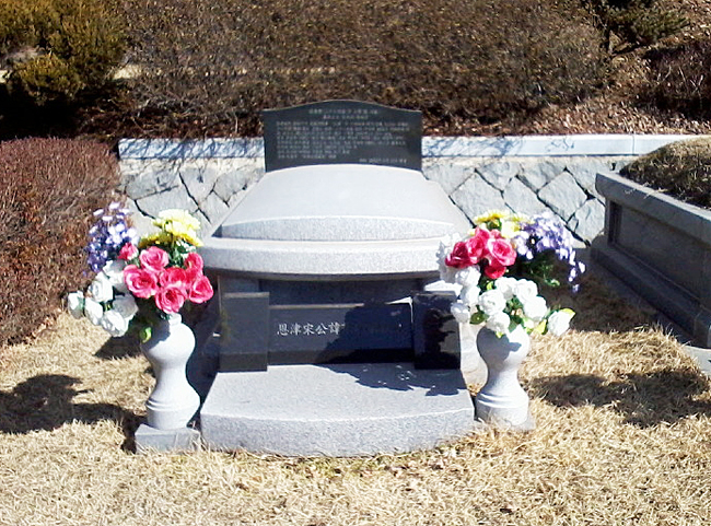 2012년 천안공원으로 이장돼 안장된 송병찬 선생의 묘소.